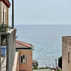 blue-terrace-guesthouse.hotelsalgherosardinia.com/